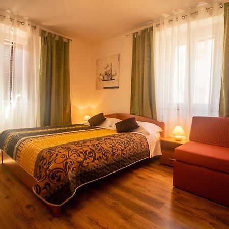 Guest House Franko Bale Exterior foto