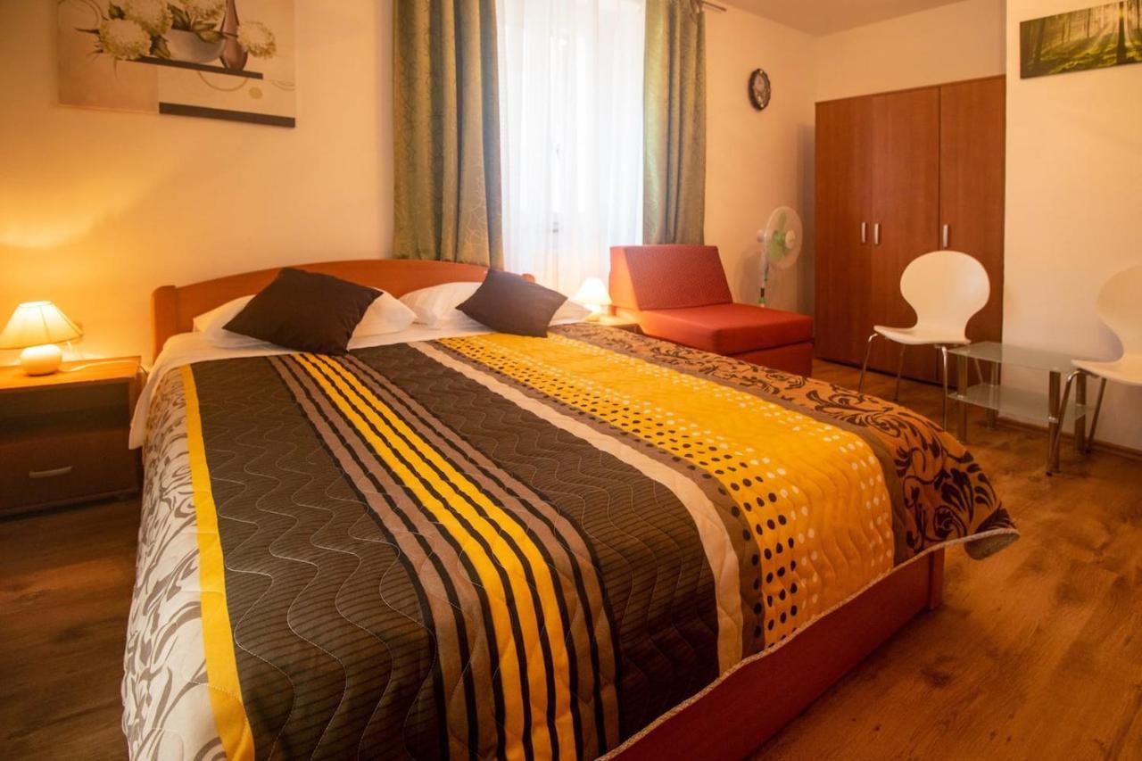 Guest House Franko Bale Exterior foto
